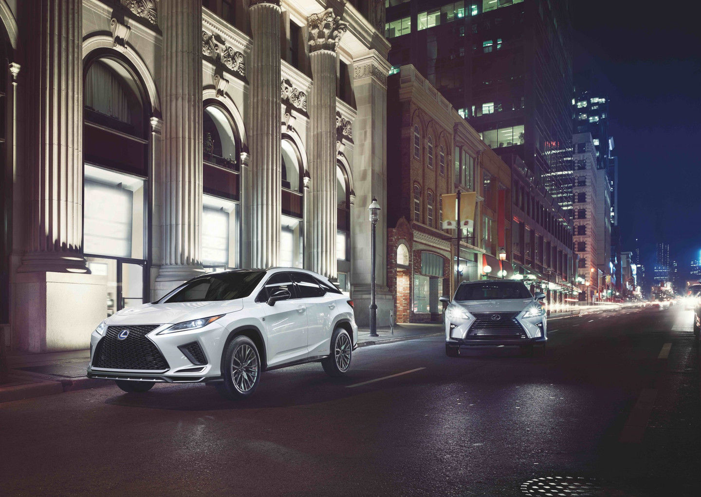 What makes the Lexus RX 350 and RX 450 h different?