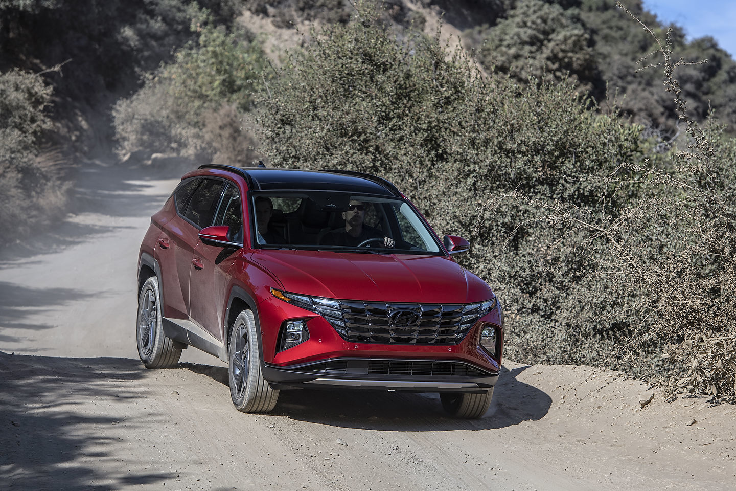 The main differences between the 2022 Hyundai Tucson and 2021 Toyota RAV4