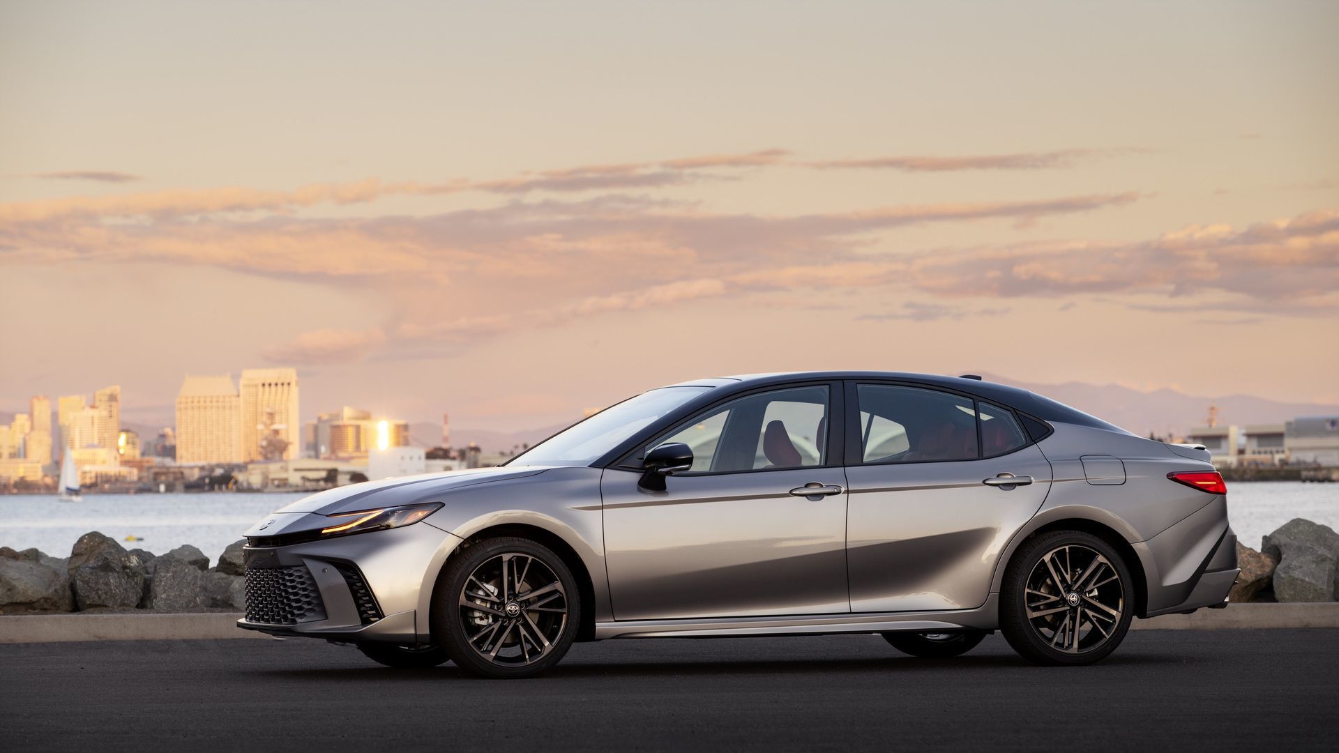 232 hp, Electronic On-Demand AWD: What Ontario Drivers Need to Know About the 2026 Toyota Camry Hybrid AWD
