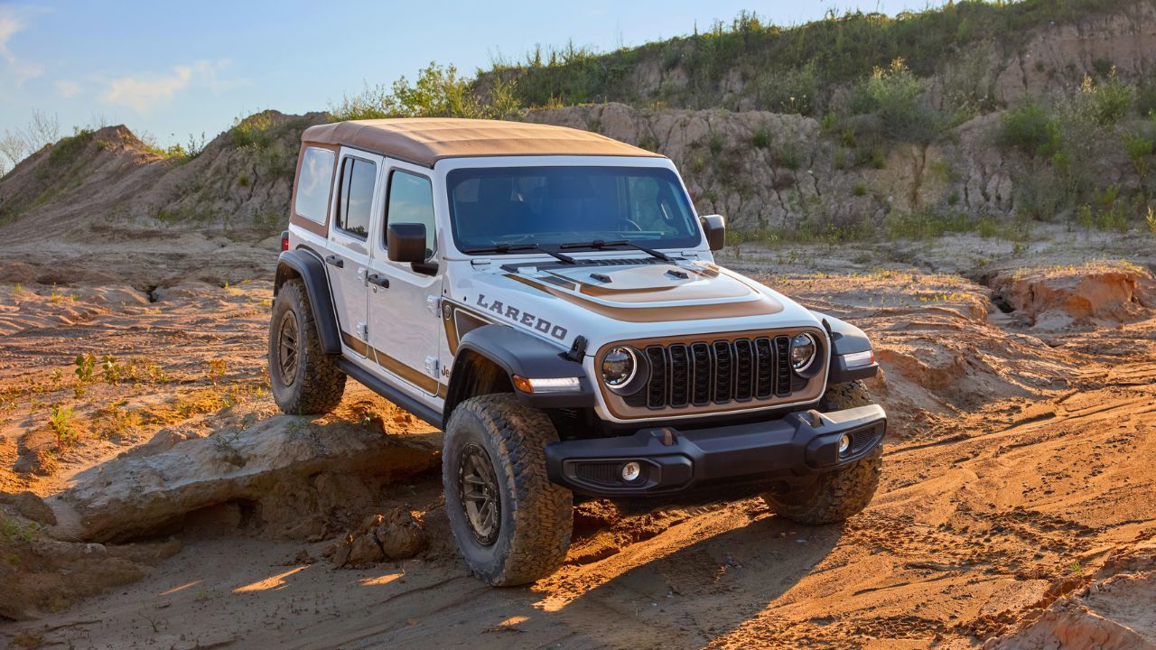 Le Jeep Wrangler Laredo est de retour pour 2027 et il n'a rien perdu de son caractère aventurier
