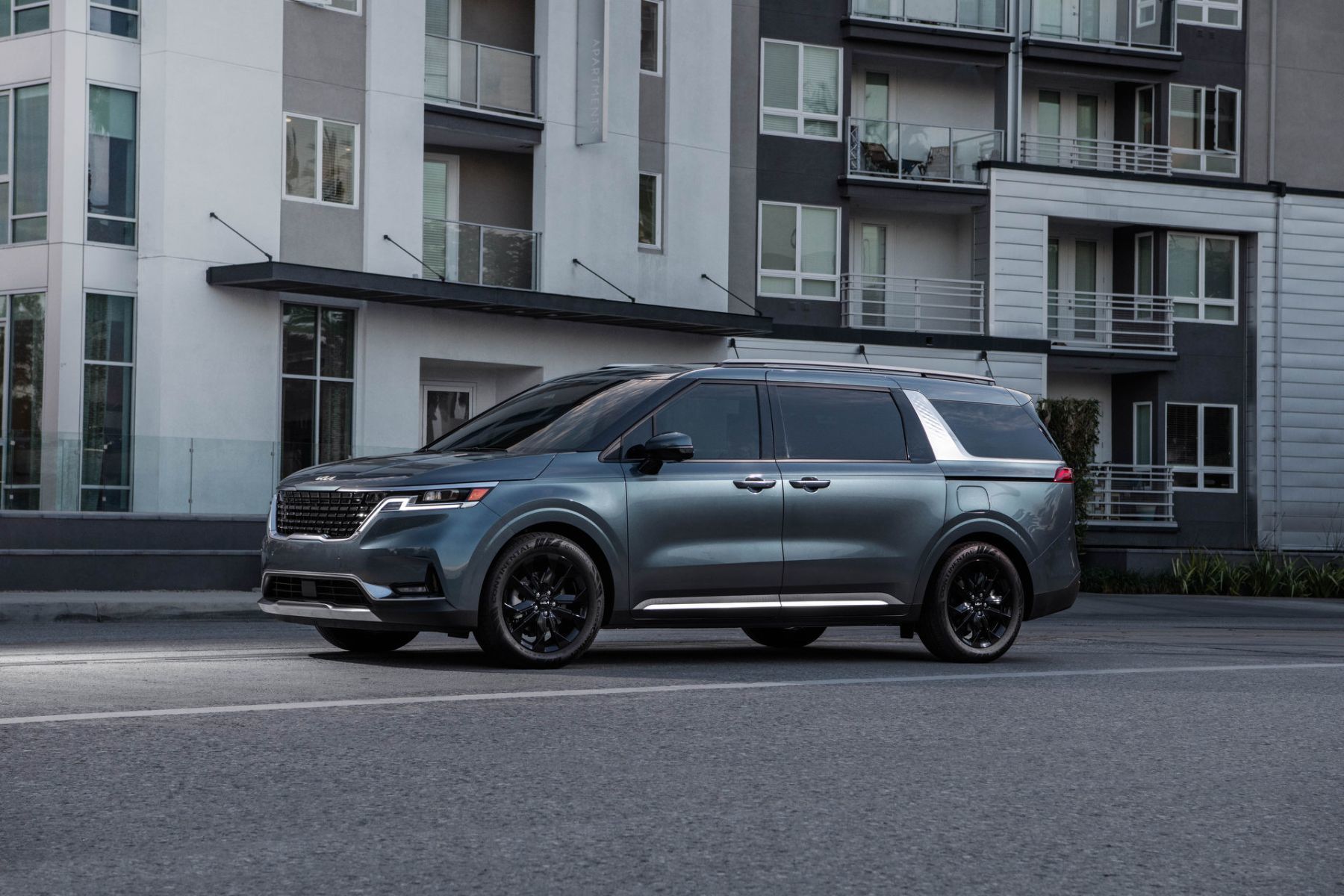 Power, Space, Tech: 3 Reasons the Pre-Owned Kia Carnival Stands Out