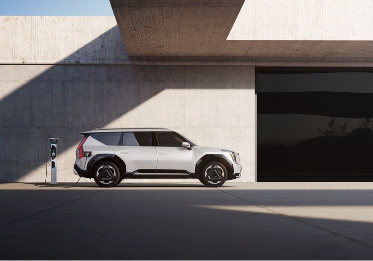 2025 Kia EV9: Tech Features that Transform Family Travel