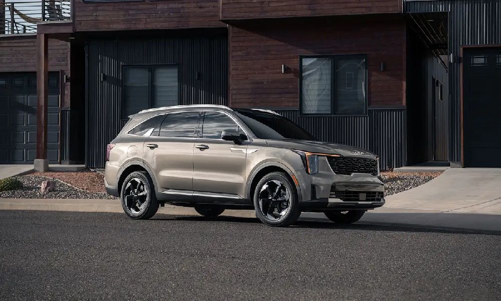 The 2025 Kia Sorento HEV and PHEV: Electrified Adventure