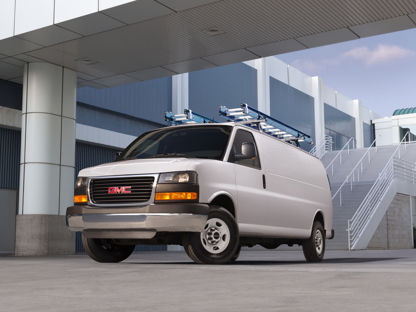 GMC Savana 2024: un fourgon utilitaire et pratique