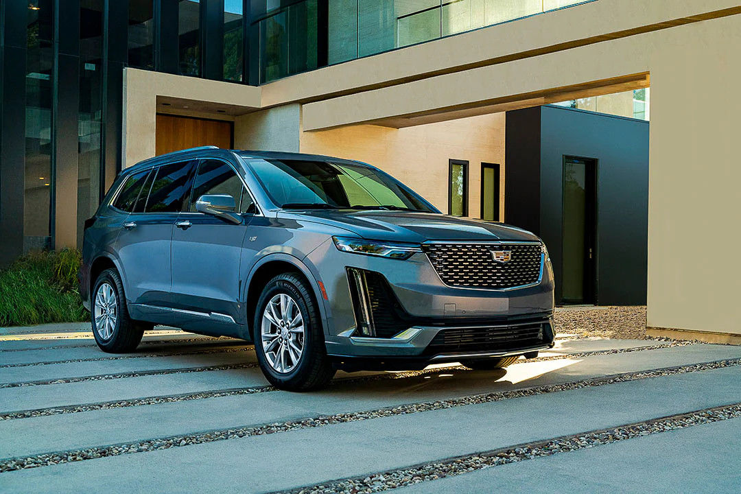 lateral front view of the 2022 Cadillac XT6