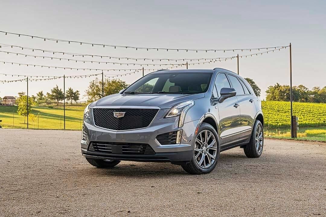 lateral front view of the 2022 Cadillac XT5