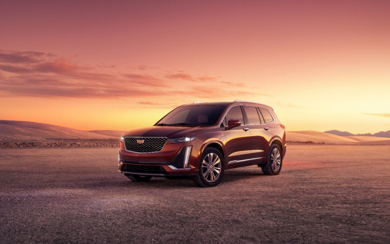 front side view of a 2023 Cadillac XT6 in the desert at dusk