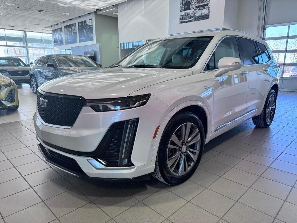 3/4 front view of a used Cadillac XT6.