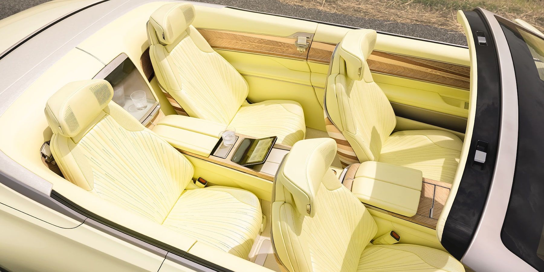 The open-air cabin of the Cadillac Sollei.