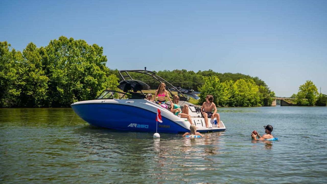 Profitez pleinement de l’été à bord d’un bateau Yamaha AR