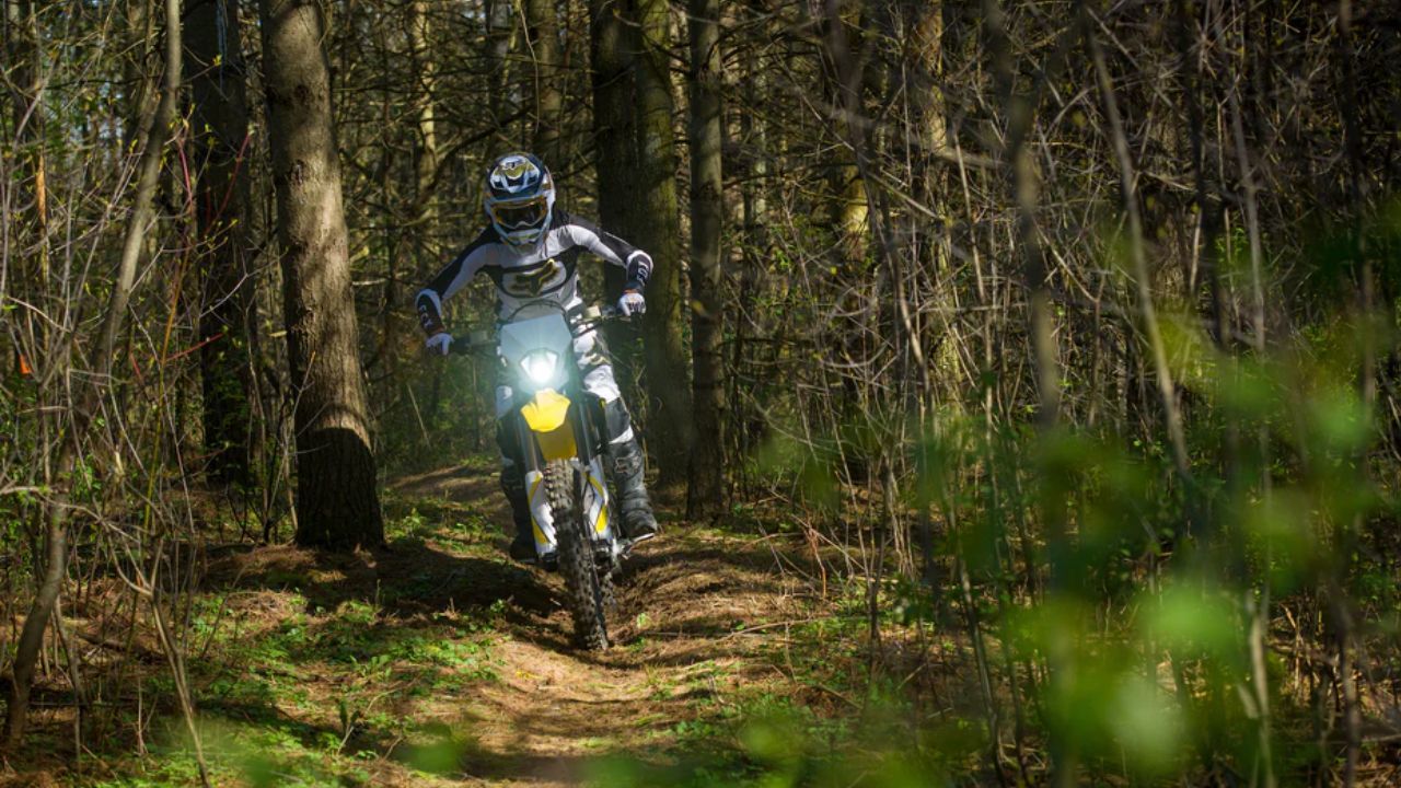 Pourquoi choisir une moto électrique hors route Surron en 2025