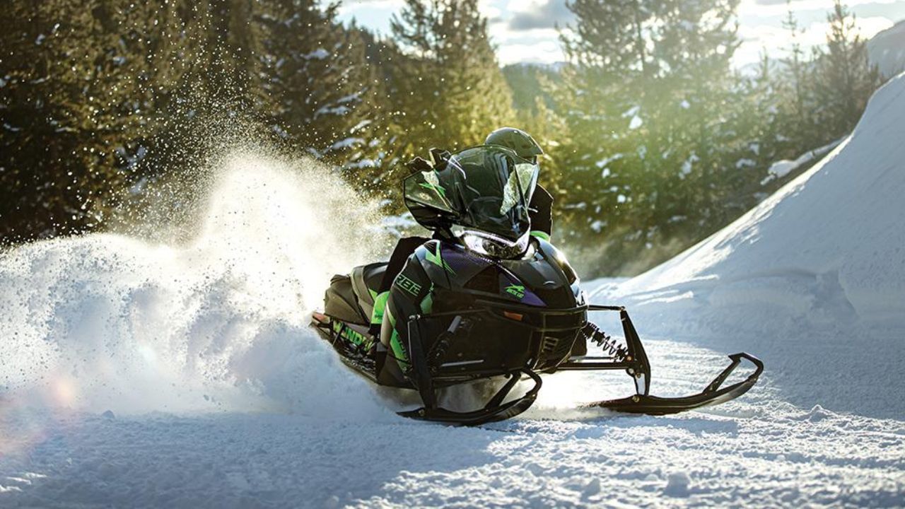 Motoneiges Arctic Cat au Centre du Sport Lac-St-Jean