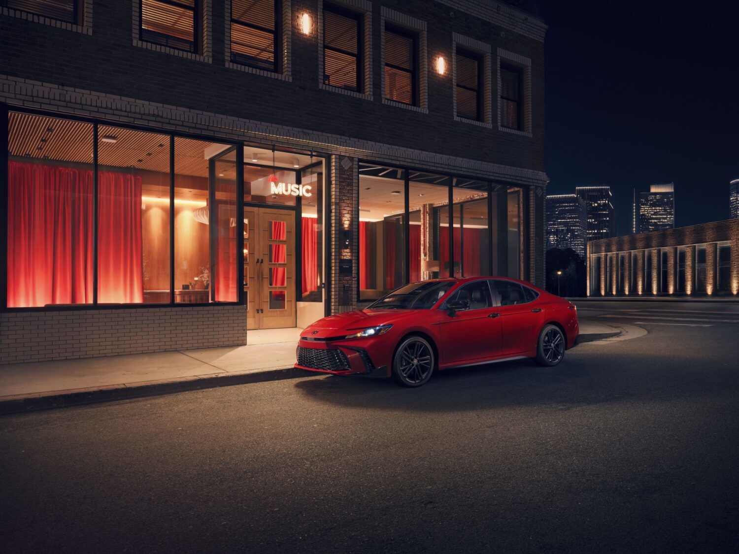 Toyota Camry Nightshade 2026 : l’élégance de la nuit