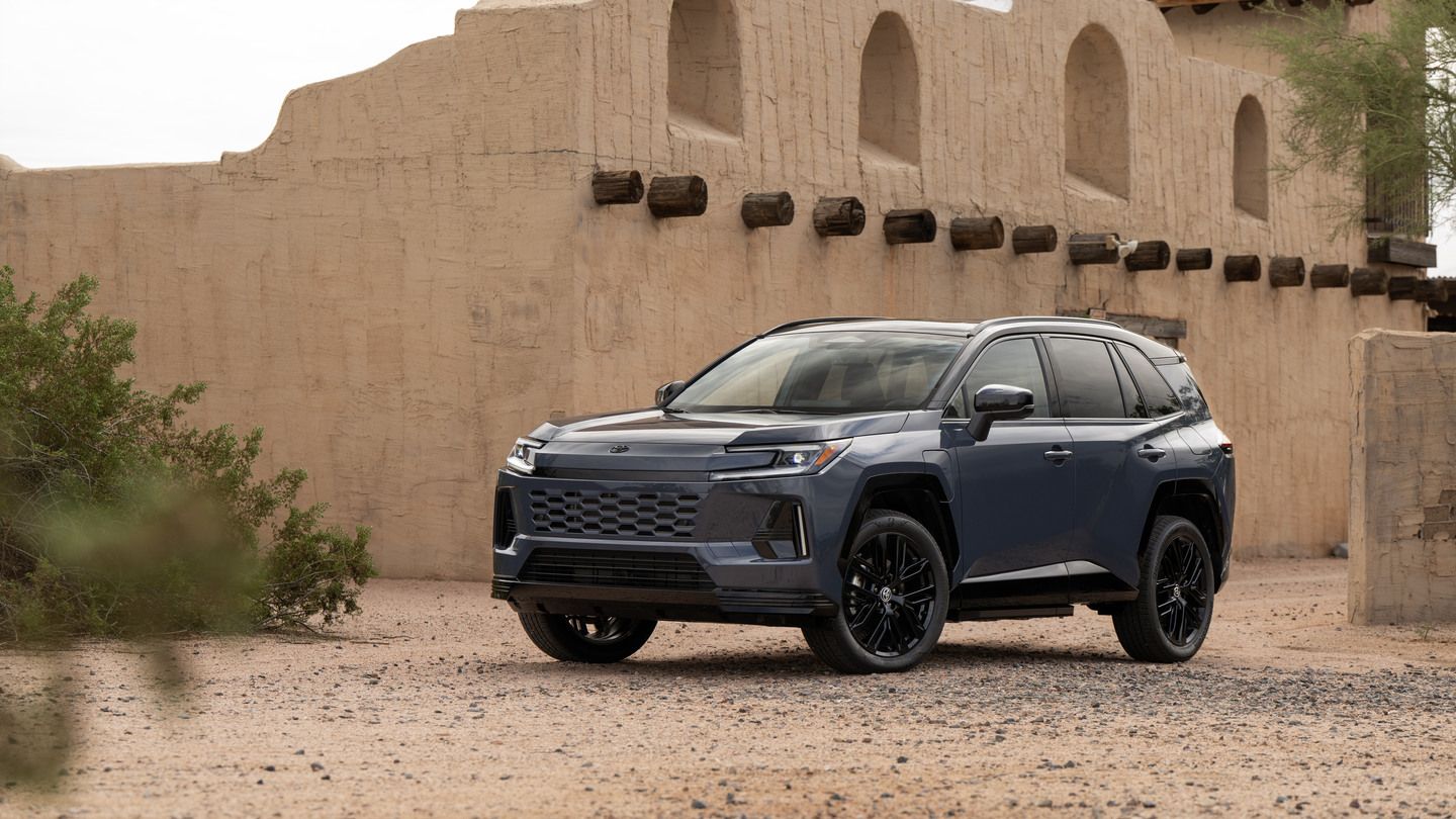 Toyota RAV4 hybride branchable 2026 : quatre versions, un seul objectif