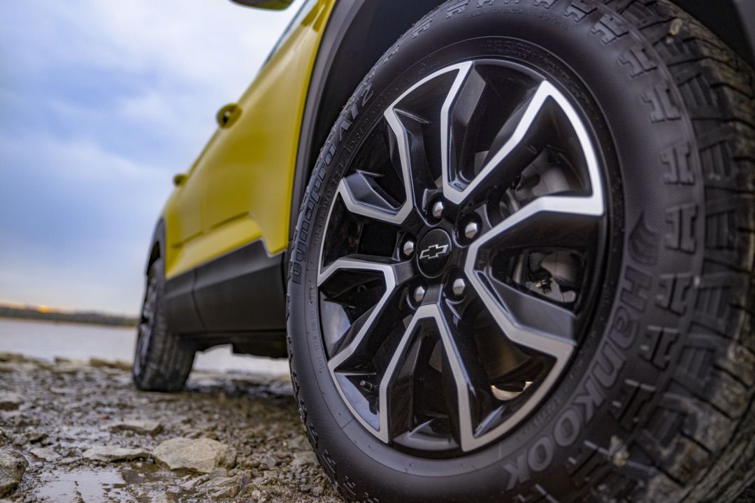 Gros plan de la roue du Chevrolet Trailblazer 2024.