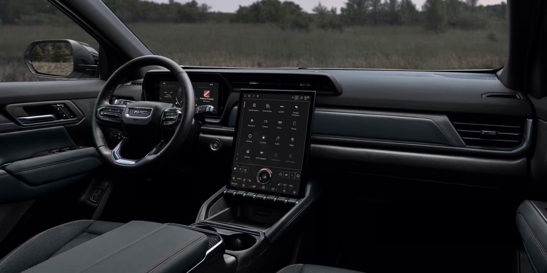 Les technologies à bord du GMC Terrain 2025.