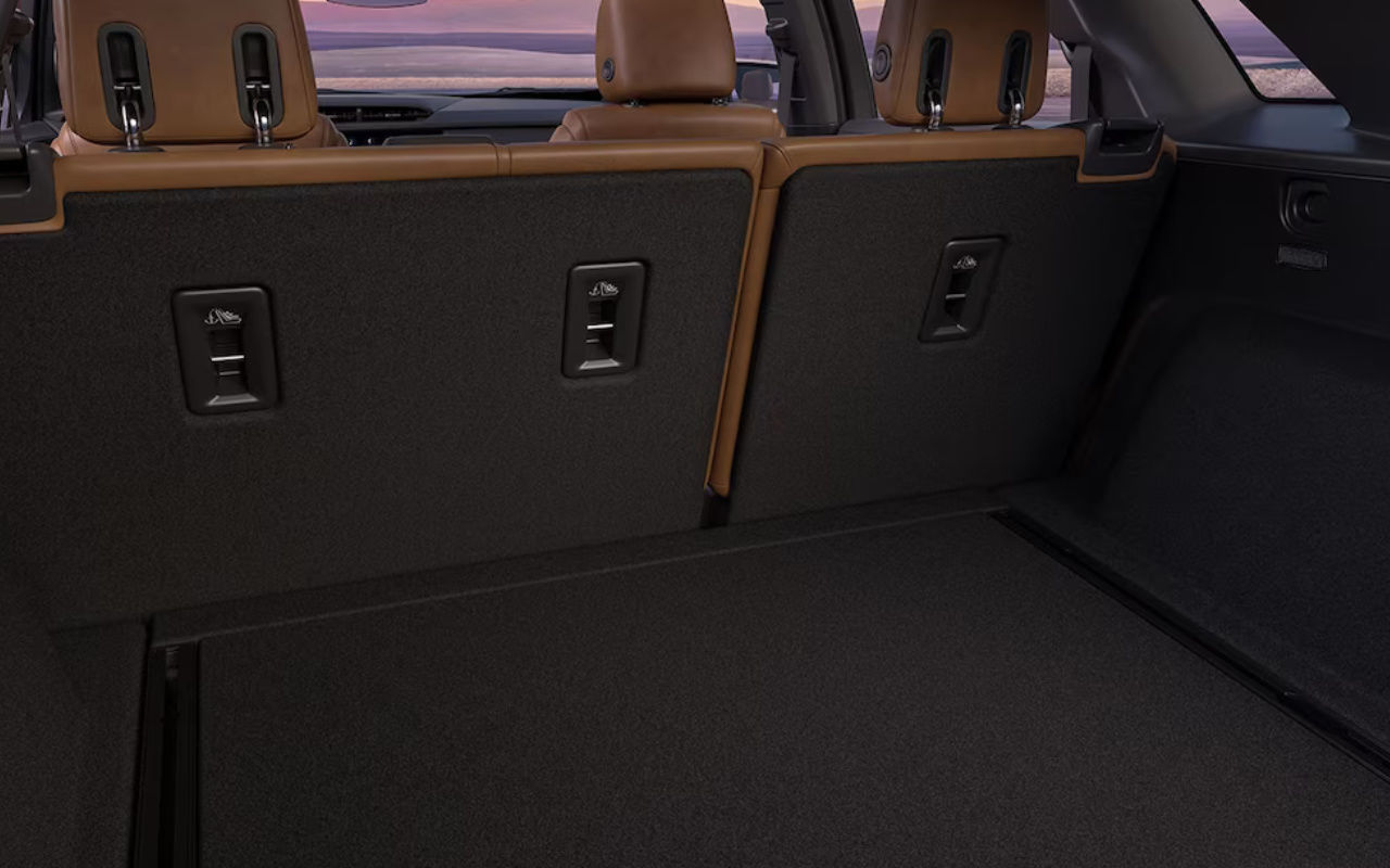 vue de l'espace de chargement d'une Cadillac XT5 2024