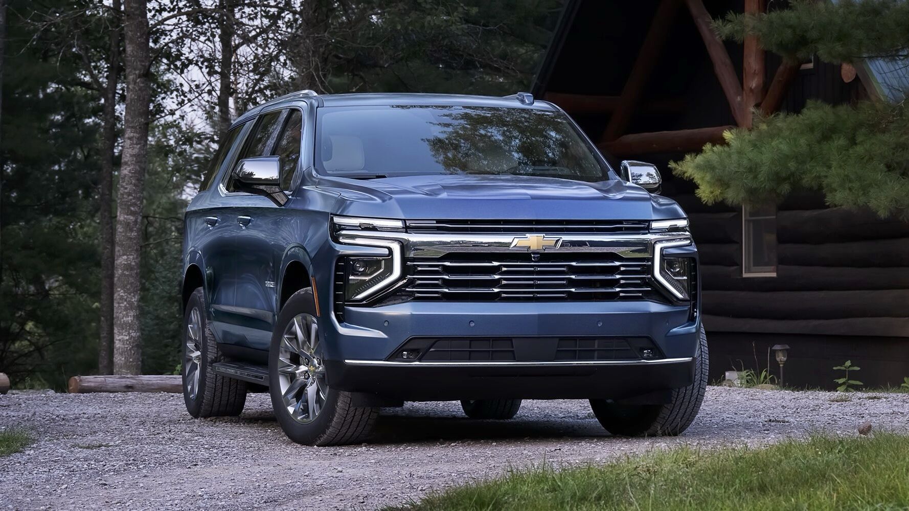 Vue rapprochée sur le design avant du Chevrolet Tahoe 2025.