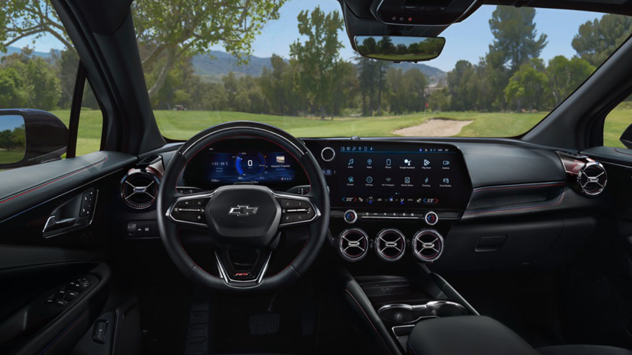 vue de l'habitacle et du tableau de bord d'un Chevrolet Blazer EV 2025