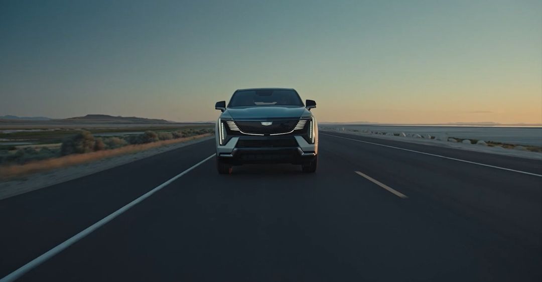 Front view of the Cadillac Vistiq in motion.