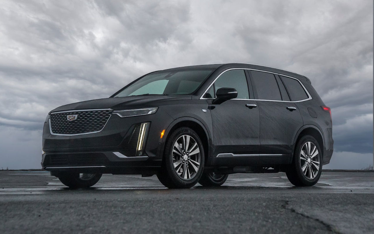 The Cadillac XT6 parked in the rain.