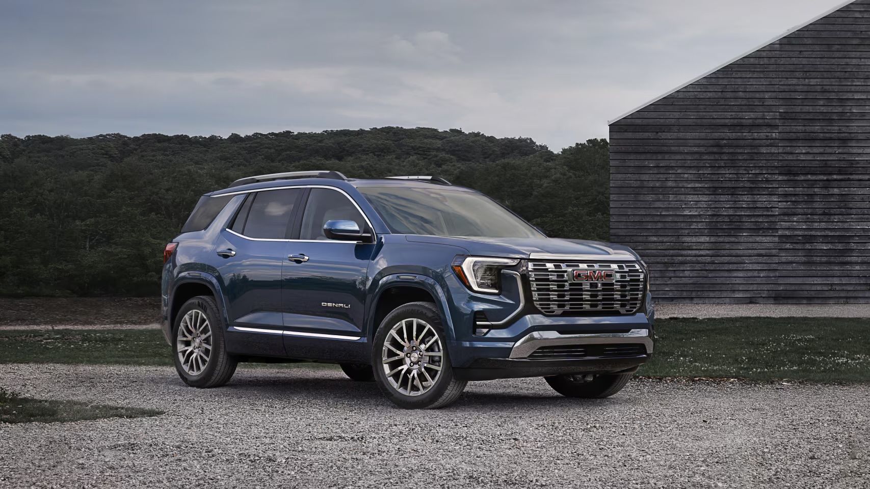 Vue 3/4 avant sur le design extérieur du GMC Terrain 2025.