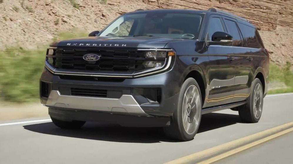 Le Ford Expedition 2025 qui roule sur la route.