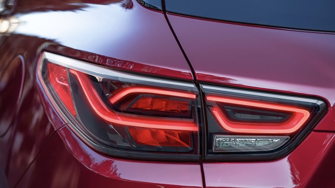 Vue rapprochée sur la lumière arrière du Chevrolet Blazer 2025.