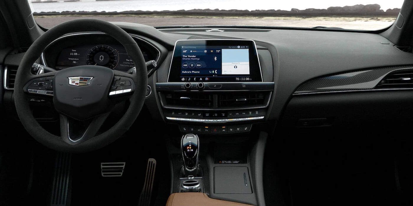 Cockpit of the 2021 Cadillac CT5 including its dashboard with all its technologies