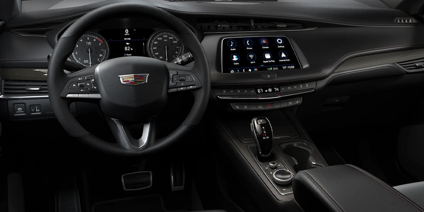 2021 Cadillac XT4 dashboard including all its technologies