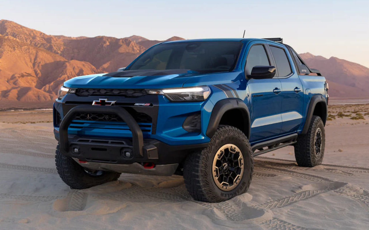 vue latérale avant d'un camion Chevrolet Colorado 2023