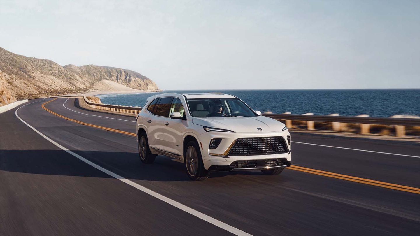 Comment le Buick Enclave 2026 gère un vrai voyage en famille : espace de chargement, confort et polyvalence à trois rangées