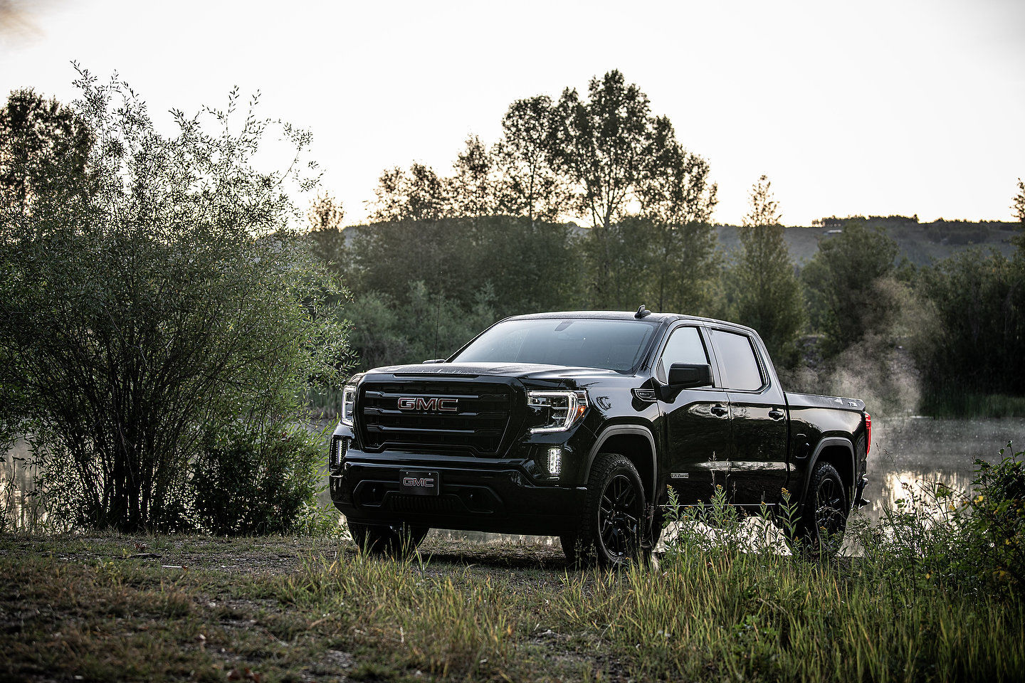 GMC Sierra 1500 2020 vs Toyota Tundra 2020