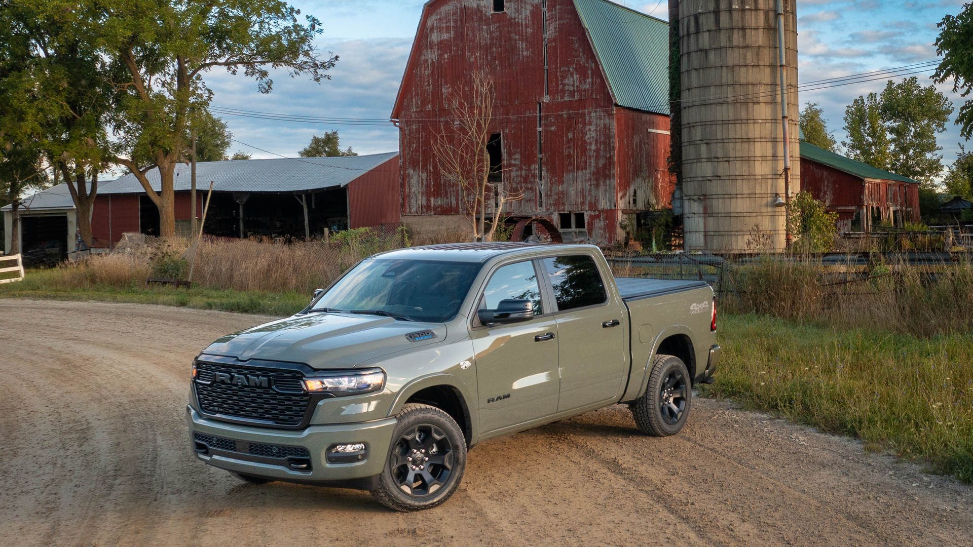 The 5.7L HEMI Returns: Your 2026 Ram 1500 Snowmobile Hauler for Saskatchewan Trails