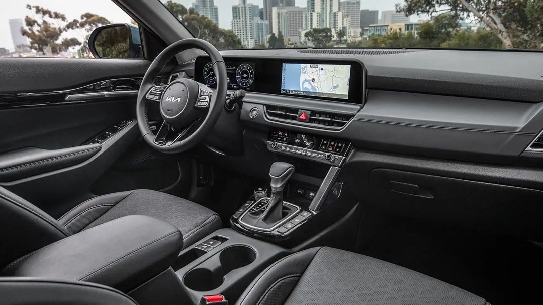 Interior and on-board technologies of the 2025 Kia Seltos.