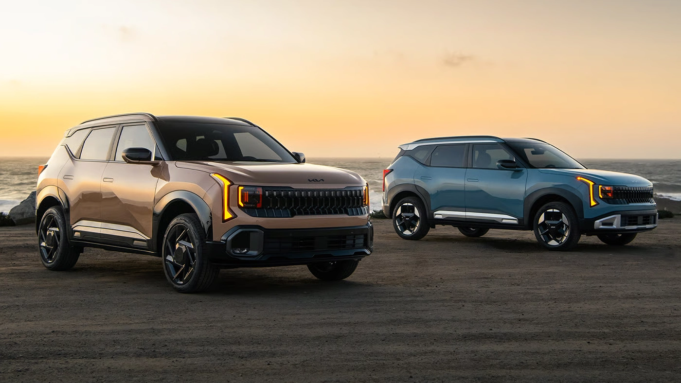 View of two 2027 Kia Seltos on a beach at sunset