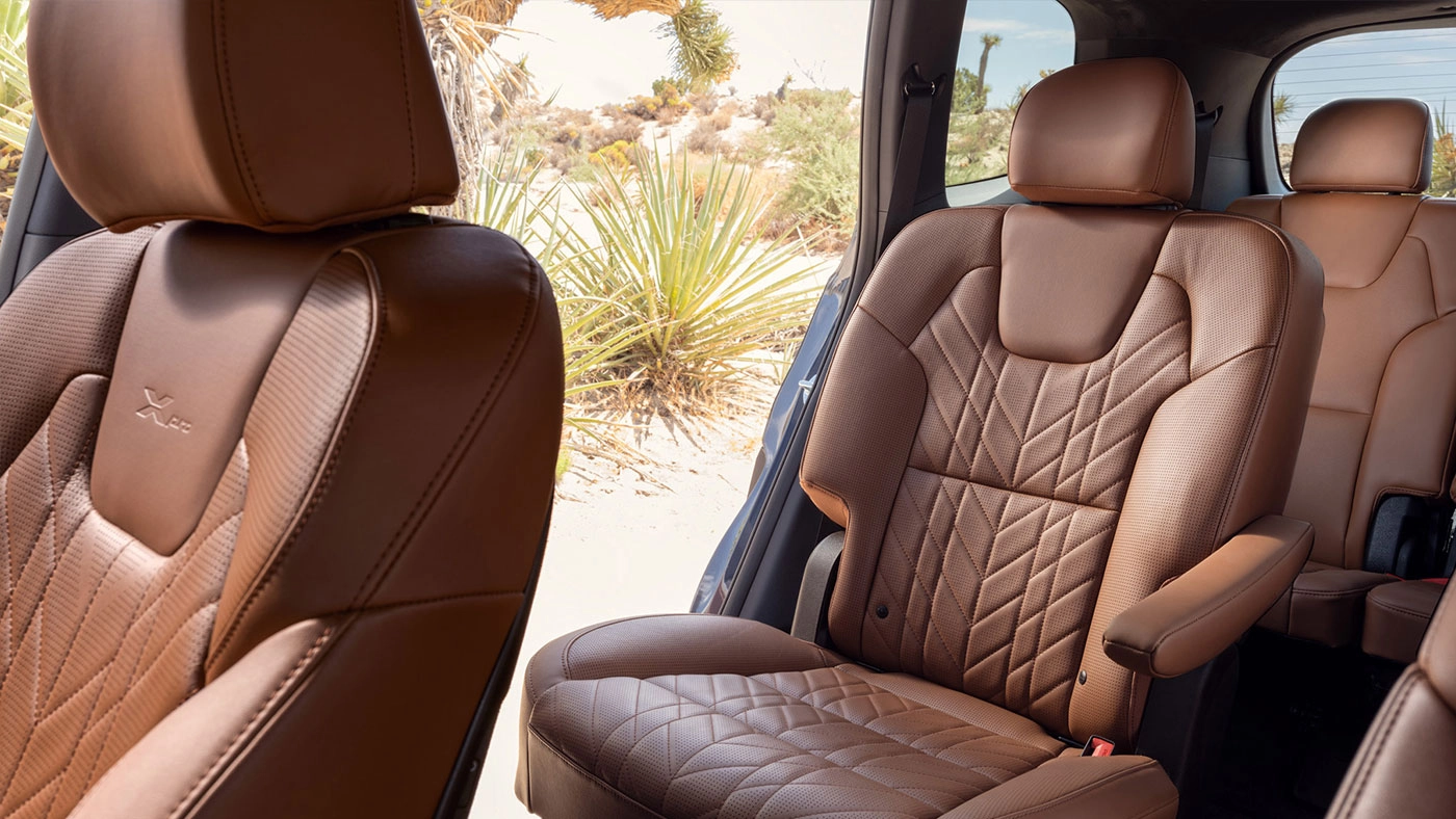 Vue de l'int&eacute;rieur des si&egrave;ges confortable du Kia Telluride 2026