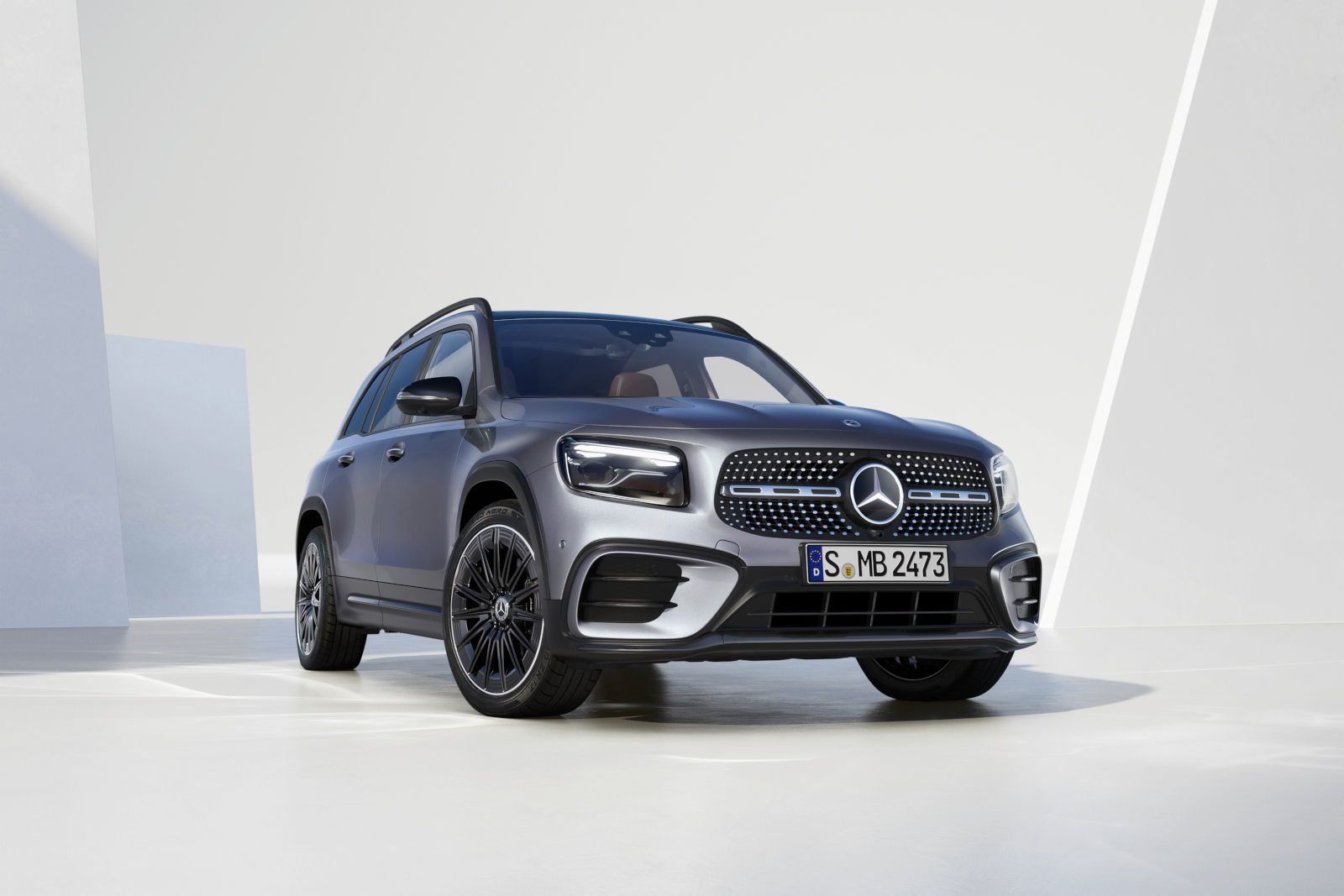The Redesigned 2024 Mercedes-Benz GLA and GLB: What’s New and Key Differences