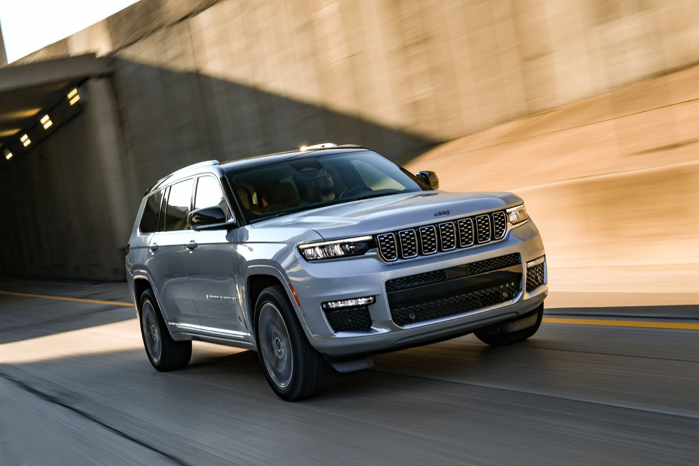 Au-delà du terrain : Pourquoi le Jeep Grand Cherokee L 2024 est le VUS familial par excellence