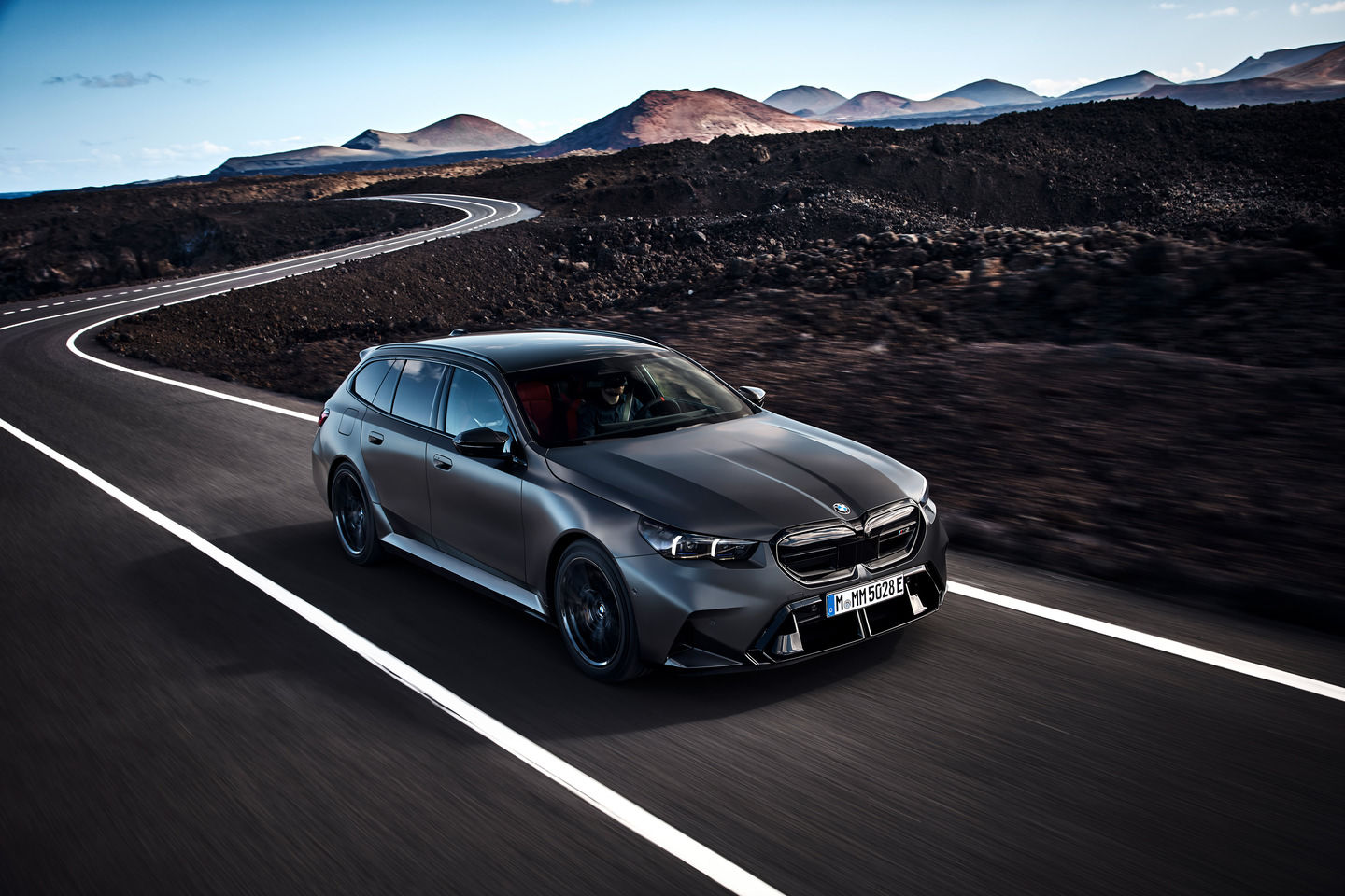 La BMW M5 Touring 2025 combine 738 lb-pi et 1 630 L d'espace de chargement