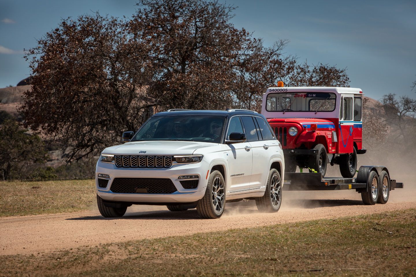 Le meilleur des deux mondes : la technologie hybride rechargeable Jeep 4xe et Pacifica VHR
