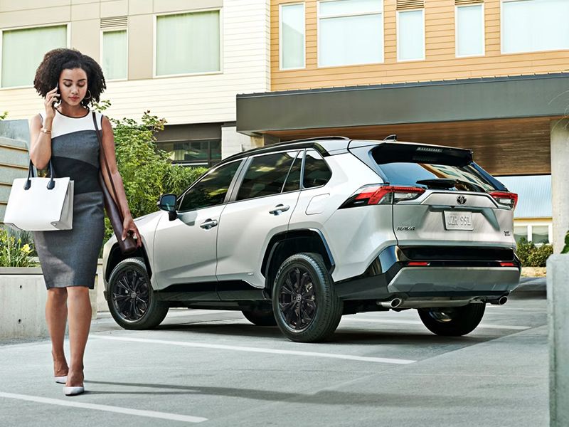 Comment fonctionne une voiture hybride Toyota ?