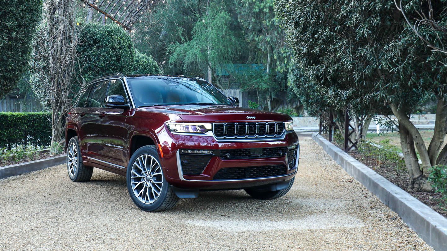 Hurricane 4 Turbo vs Three-Row Seating: The 2026 Grand Cherokee and Durango Compared for Families