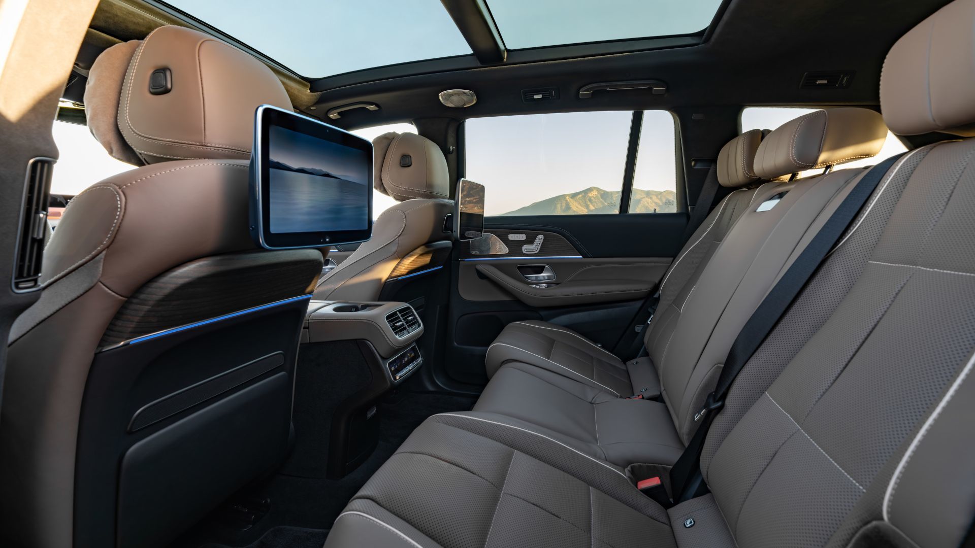 The Mobile Office reshaped: Rear Cabin Luxury in the 2027 Mercedes-Benz GLS