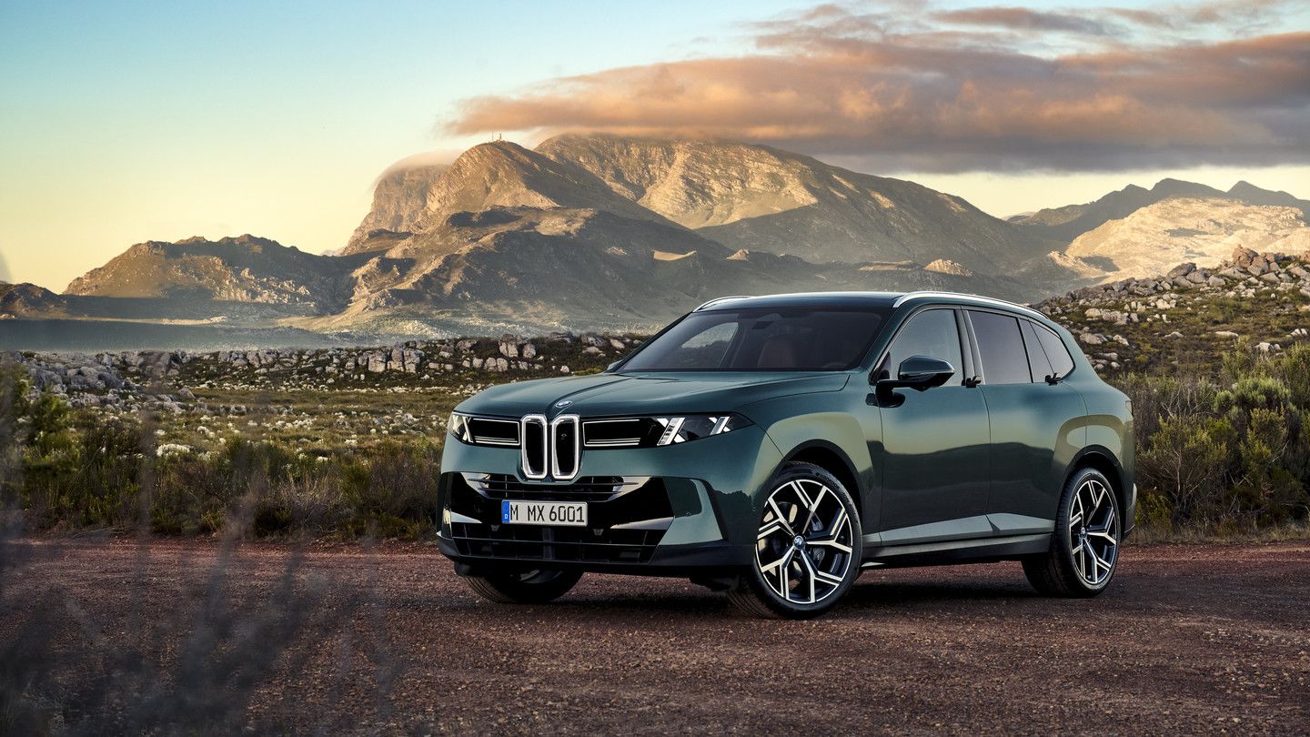 La gestion dynamique latérale donne au BMW X5 2027 des réflexes de voiture sport