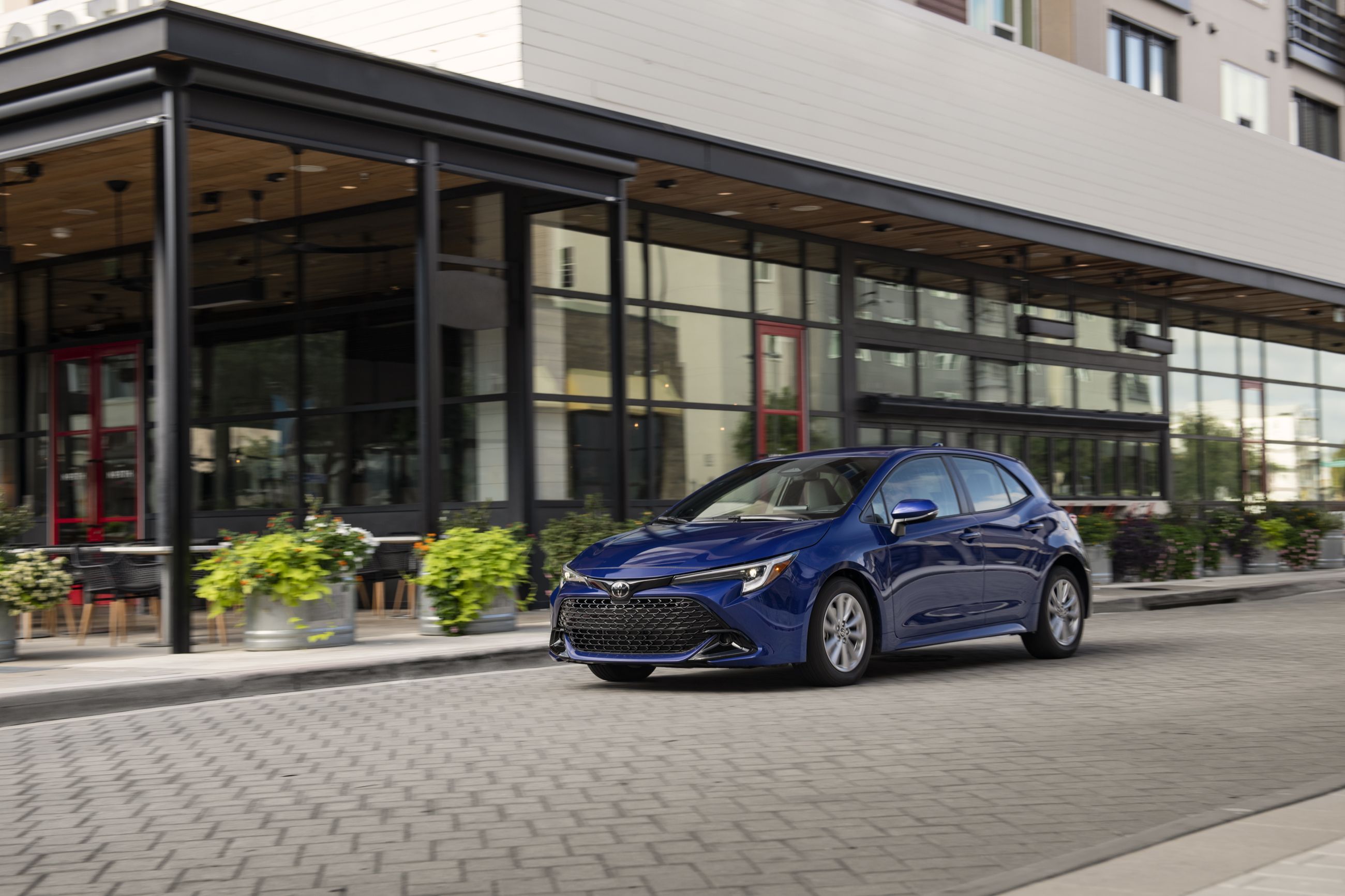Comment la Toyota Corolla Hatchback 2027 équilibre puissance et consommation
