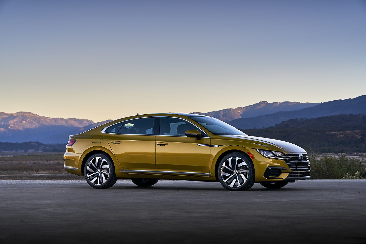 Un coup d'œil sur les récents tests Volkswagen Arteon 2019