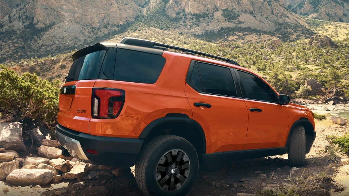 Le Honda Passport 2026 qui roule sur des roches.