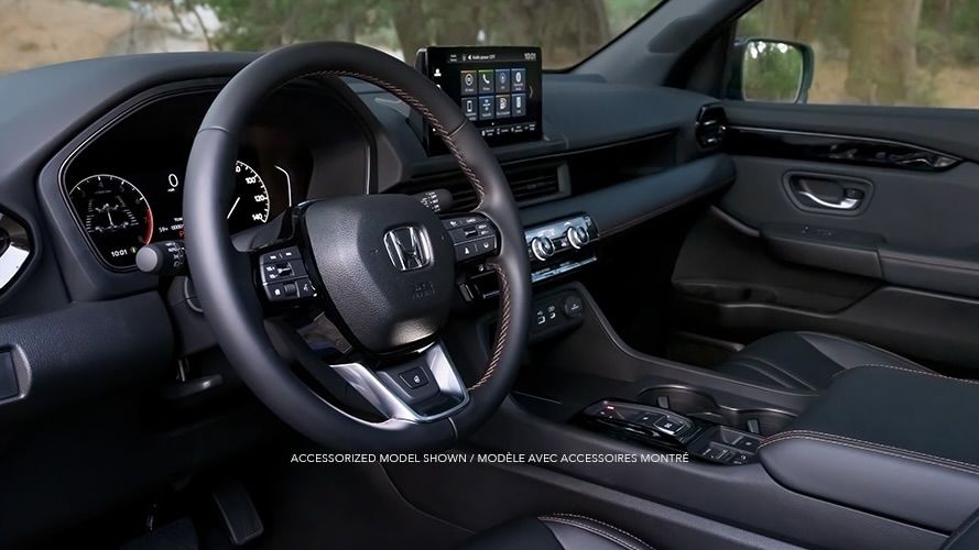 Grande vue sur le tableau de bord et sur la technologie du Honda Pilot 2025.