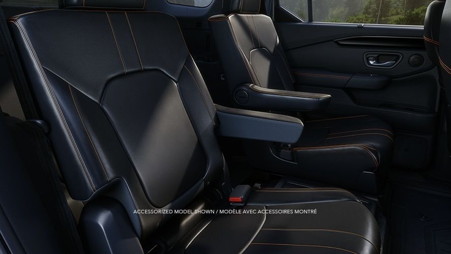 Vue sur les sièges arrière en cuir du Honda Pilot 2025.